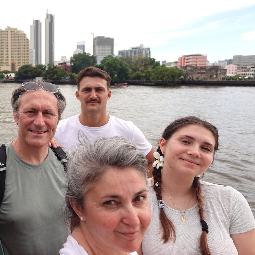 e-TourGuide: Your remote virtual guide accessible on your mobile phone