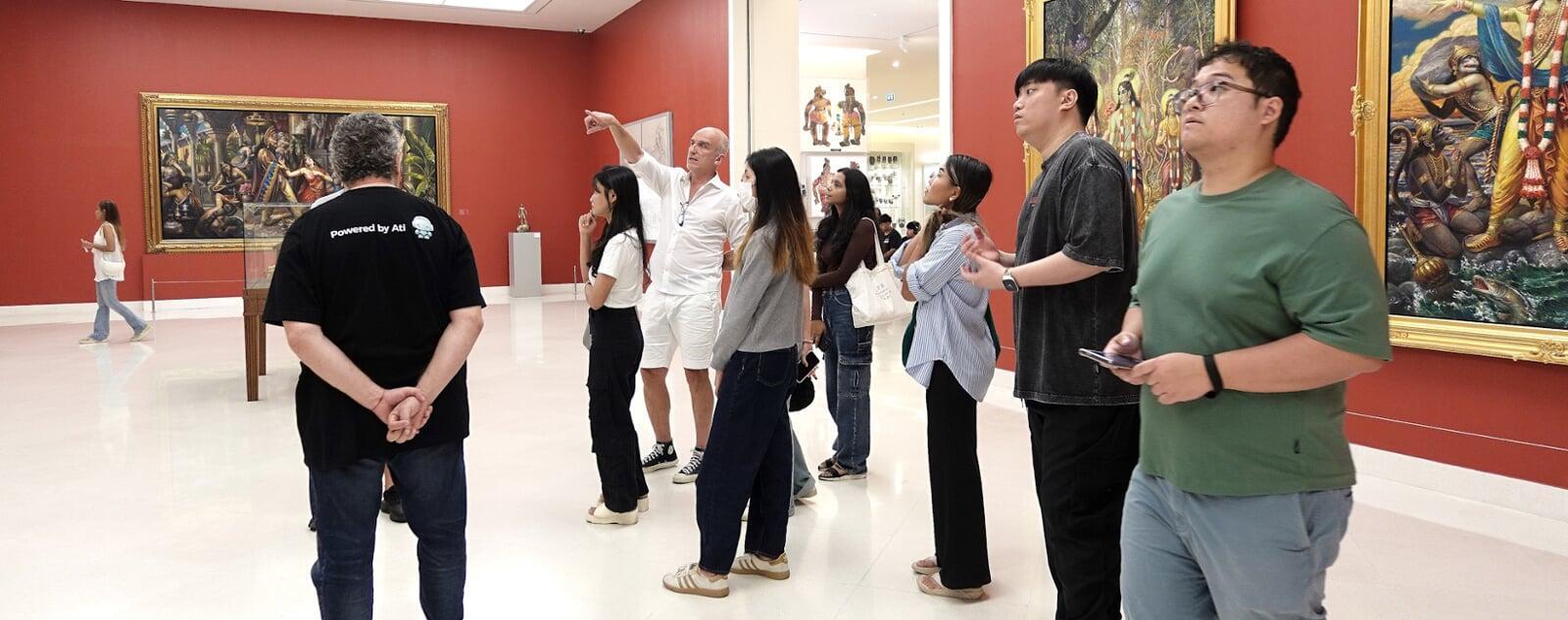 A fun, educational, and interactive experience at the heart of Thai culture. These stimulating activities allow participants to immerse themselves in the richness of Thai art, link major artists to their works, understand the distinctive coded features of Lai Thai, and explore Bangkok’s museums in the company of a curator. These culturally enriching activities are designed for anyone who wishes to enter a museum not reluctantly, but with a desire to learn and discover while having fun, and to leave with wonderful memories and stunning photos.
